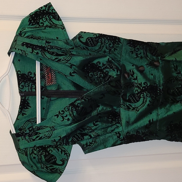 ๐ฆVoodoo Vixen Candy Ann Dress in Emerald Green/Black - Picture 5 of 16